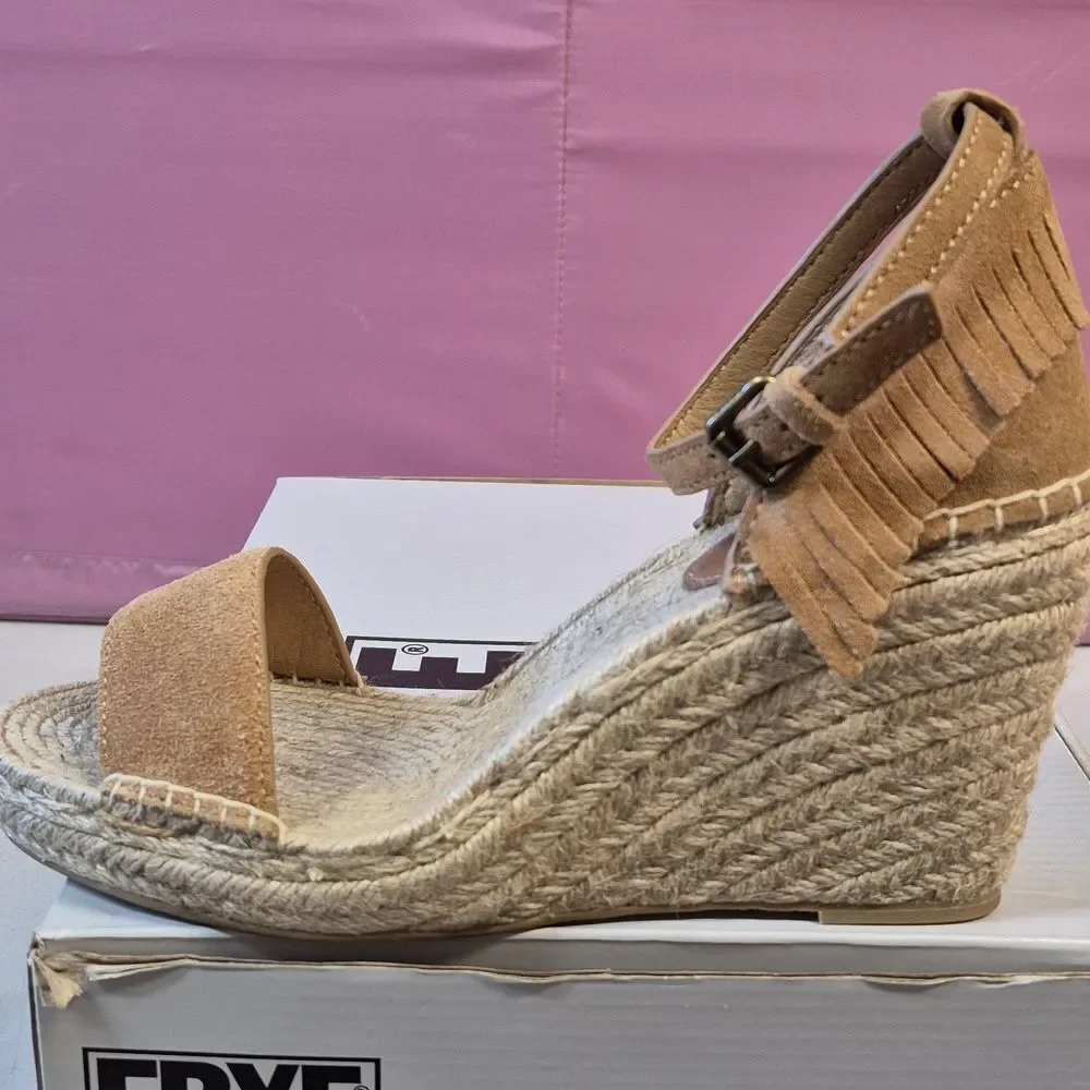 Frye Lila Feather Wedge Women 8M Sand Open Toe Suede Sandal - New